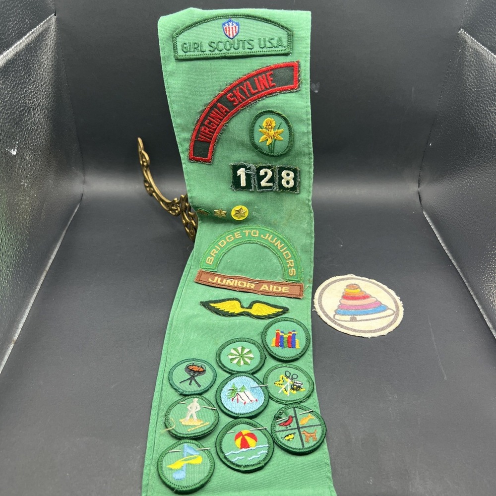 Vtg 1970s 1980s Girl Scouts Sash Virginia Skyliine Troop 128 Patches Pins Lot